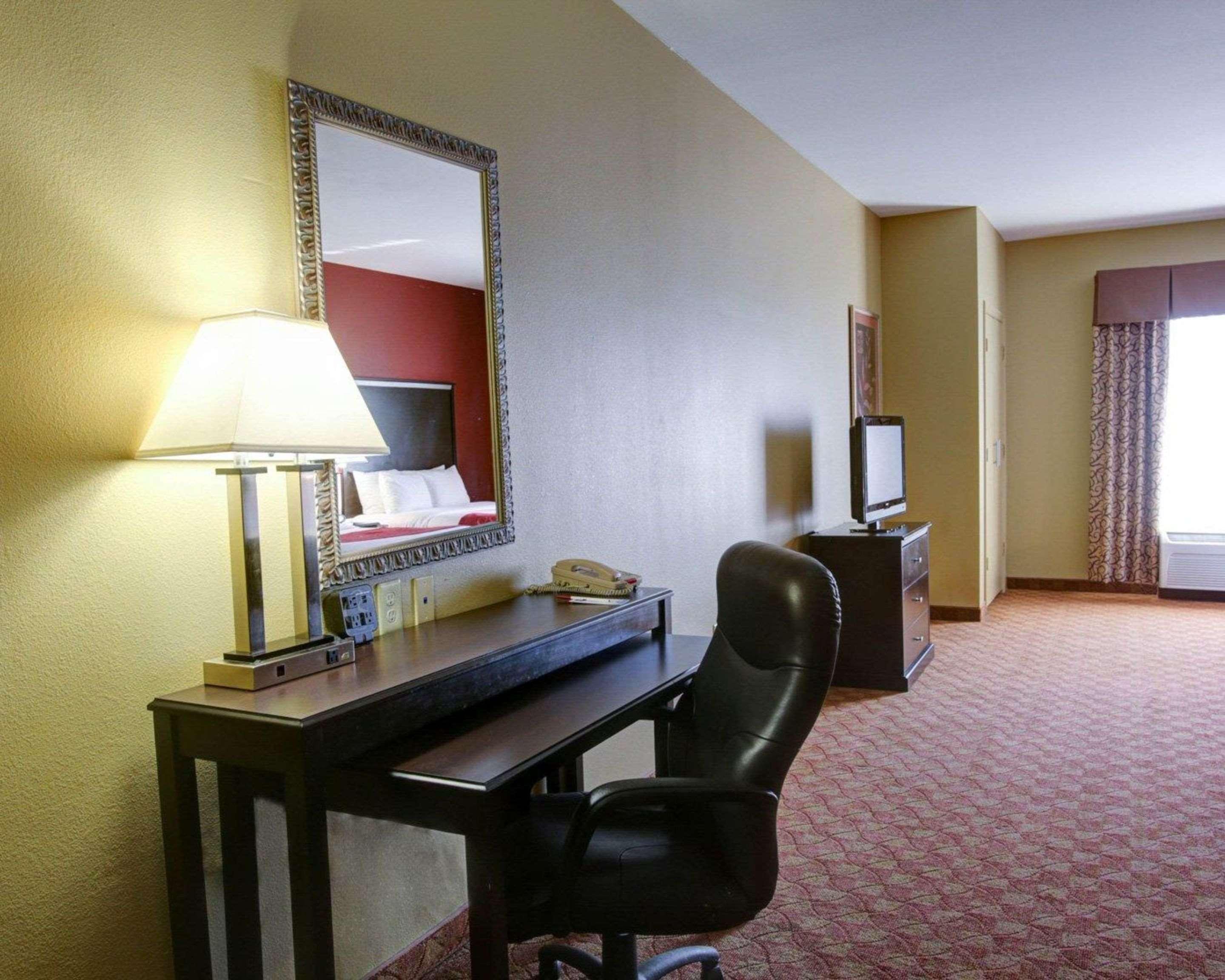 Comfort Suites Old Town Spring Buitenkant foto