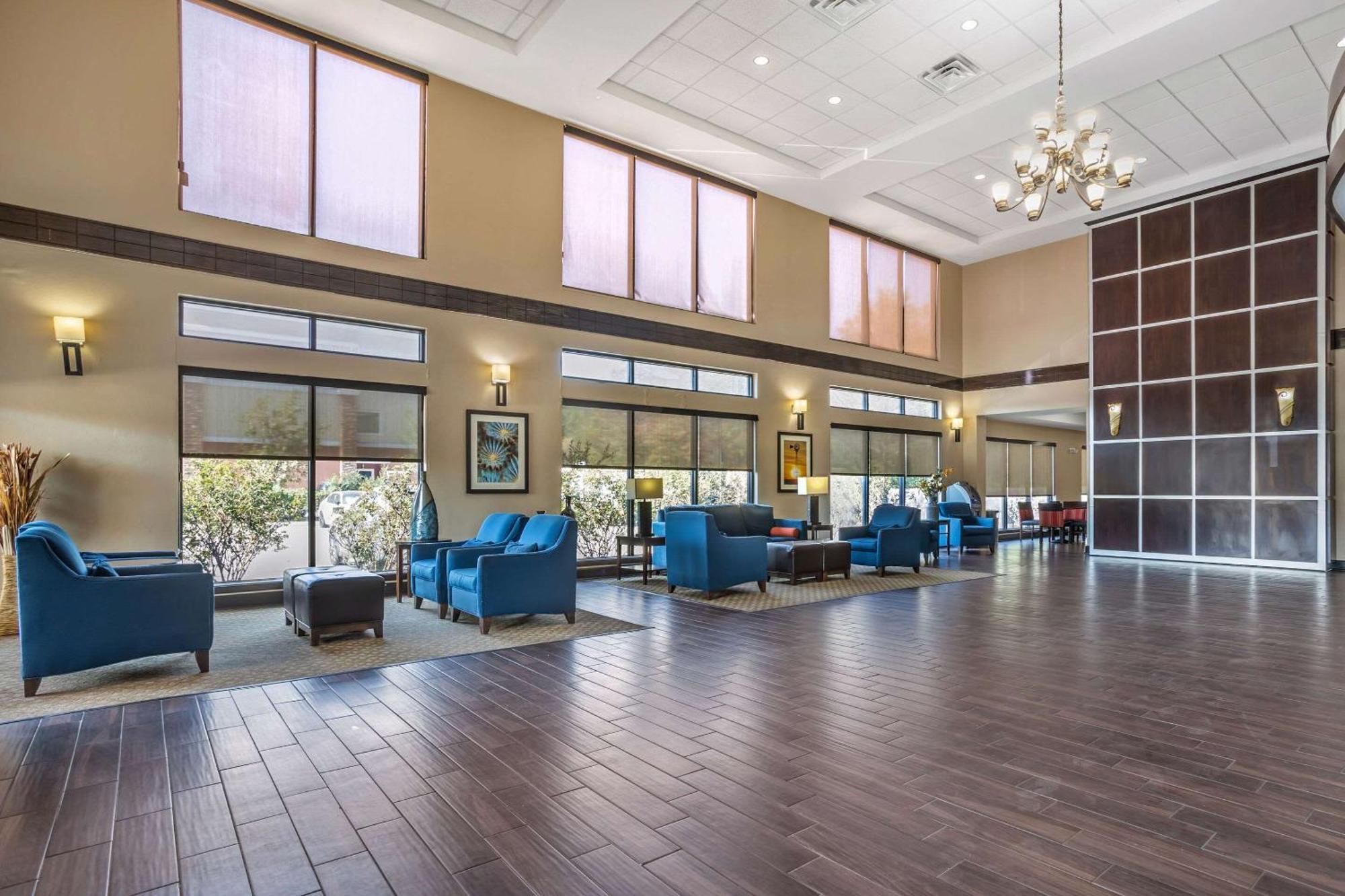 Comfort Suites Old Town Spring Buitenkant foto